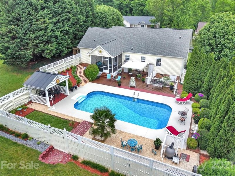 Property image 2 at 1122 Courtney Cove Court, Gastonia, NC 28052