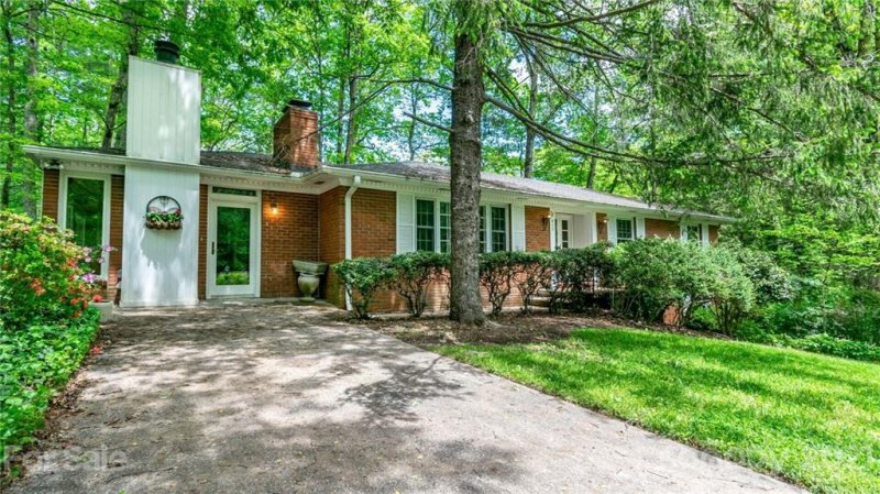 Property image 2 at 912 Toxaway Drive, Hendersonville, NC 28791