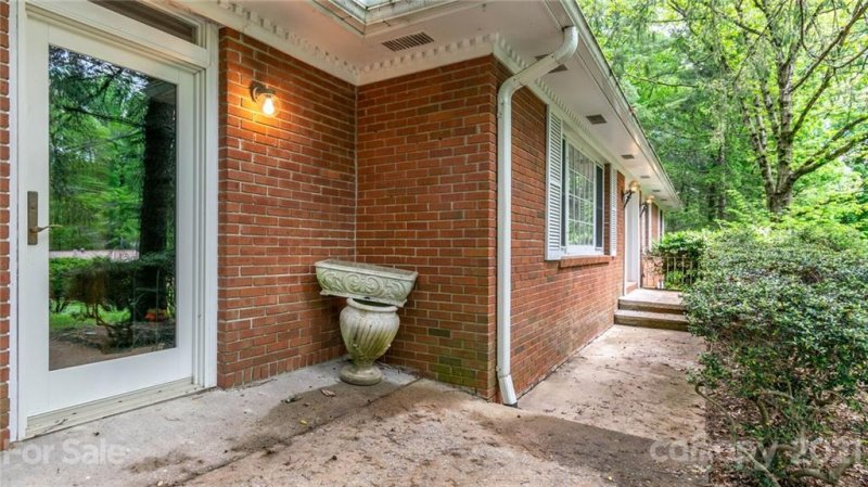 Property image 4 at 912 Toxaway Drive, Hendersonville, NC 28791