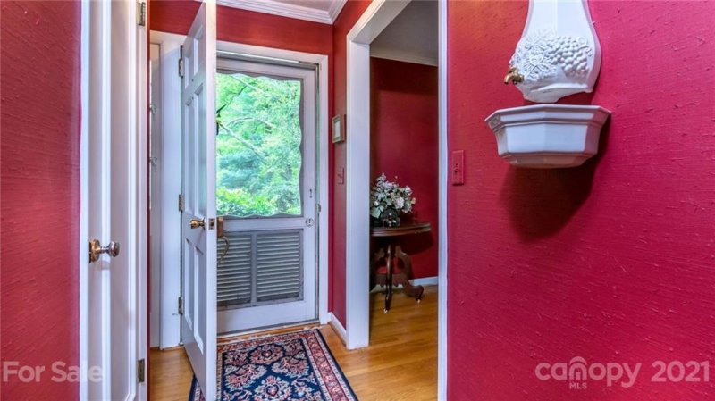 Property image 5 at 912 Toxaway Drive, Hendersonville, NC 28791