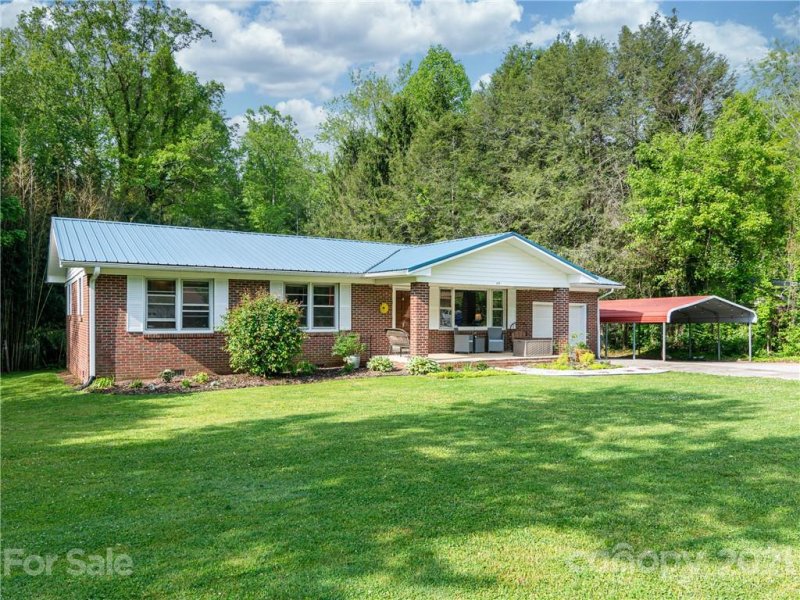 Property image 2 at 425 N Harper Drive, Hendersonville, NC 28791