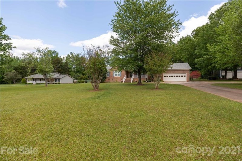 Property image 2 at 2552 Lazy Oak Drive, Lancaster, SC 29720
