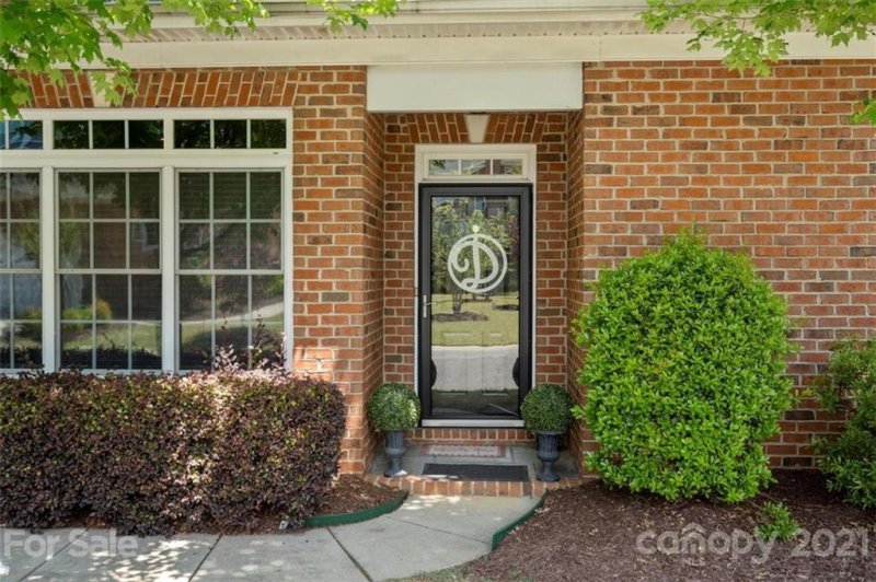 302 Shinnecock Lane
