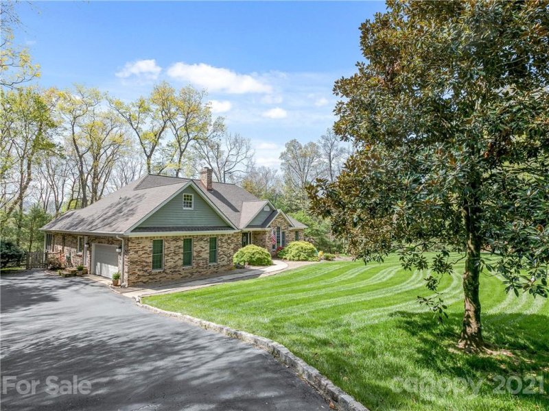 Property image 4 at 2 Thornapple Drive, Hendersonville, NC 28739