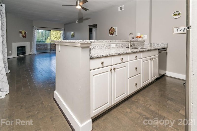 Property image 3 at 224 N Poplar Street, Charlotte, NC 28202