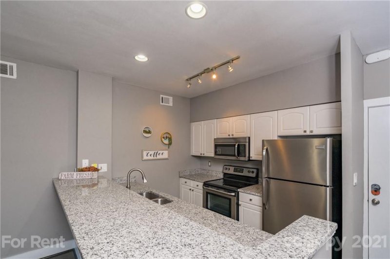 Property image 4 at 224 N Poplar Street, Charlotte, NC 28202