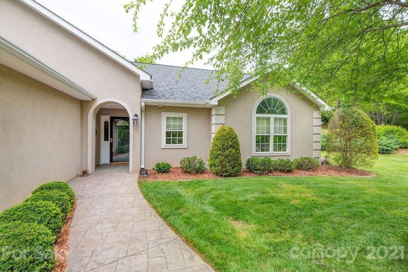 Property image 4 at 2 Stonebridge Drive, Asheville, NC 28805