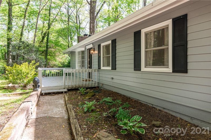 Property image 3 at 19 Springwood Drive, Asheville, NC 28805
