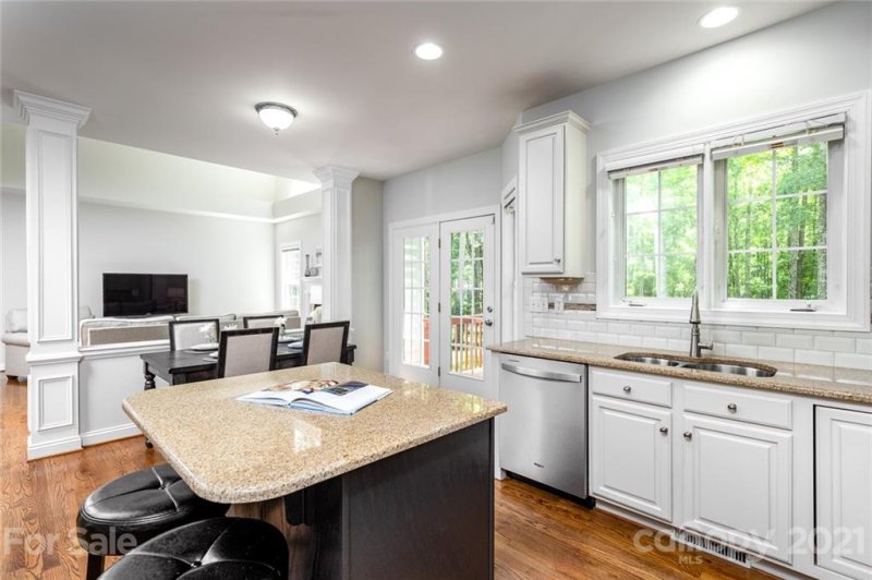 Property image 4 at 10441 Foxdale Court, Charlotte, NC 28277