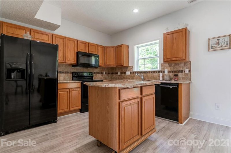 Property image 4 at 714 Berkshire Drive, Statesville, NC 28677