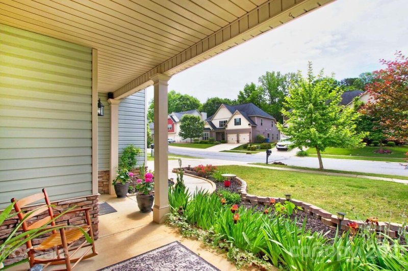 Property image 3 at 142 Cole Drive, Mooresville, NC 28115