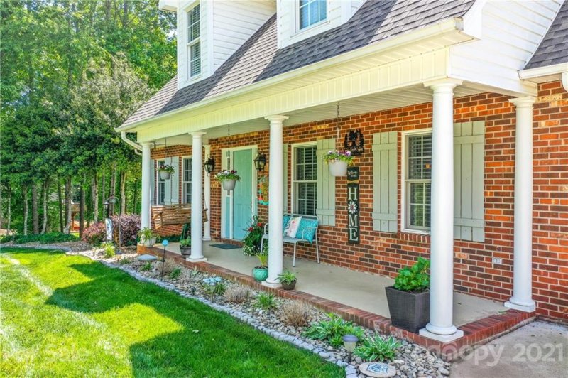 Property image 2 at 1146 Waterford Drive, Hickory, NC 28602