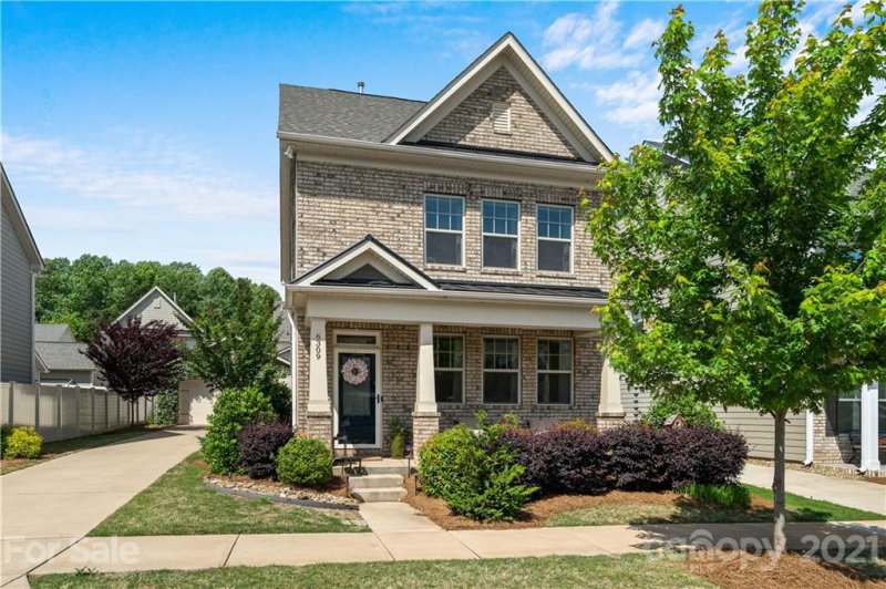 Property image 2 at 6309 Kennard Drive, Charlotte, NC 28216