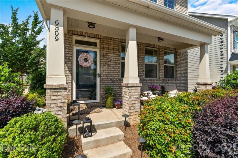 Property image 3 at 6309 Kennard Drive, Charlotte, NC 28216