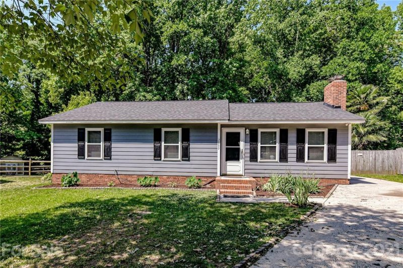 Property image 2 at 2803 Royal Ridge Lane, Charlotte, NC 28212