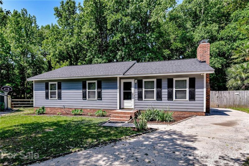 Property image 3 at 2803 Royal Ridge Lane, Charlotte, NC 28212