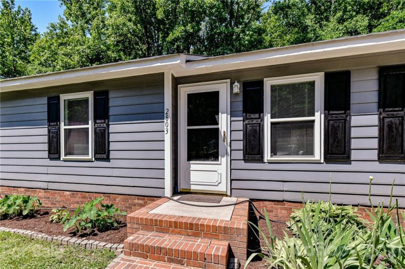 Property image 4 at 2803 Royal Ridge Lane, Charlotte, NC 28212