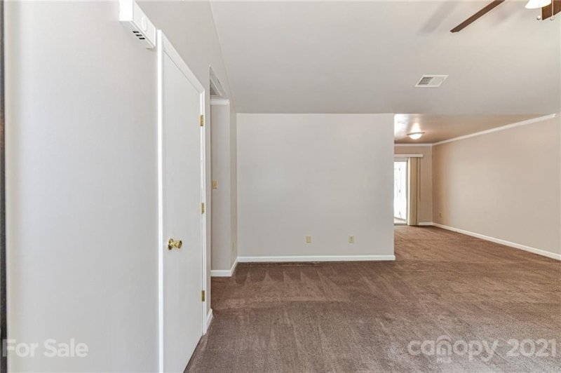 Property image 5 at 2803 Royal Ridge Lane, Charlotte, NC 28212