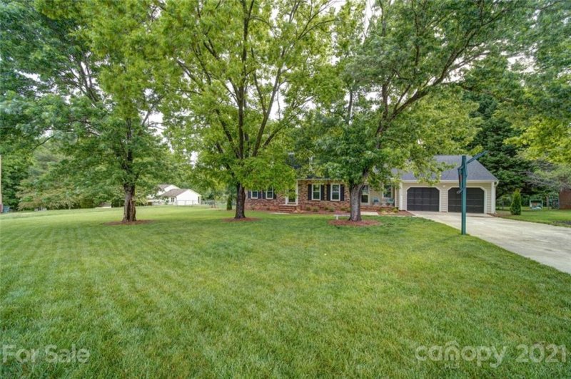 Property image 2 at 1008 Sandy Court, Gastonia, NC 28056