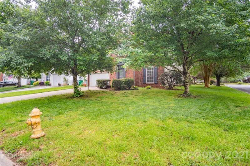 Property image 3 at 13304 Lampmeade Lane, Charlotte, NC 28273