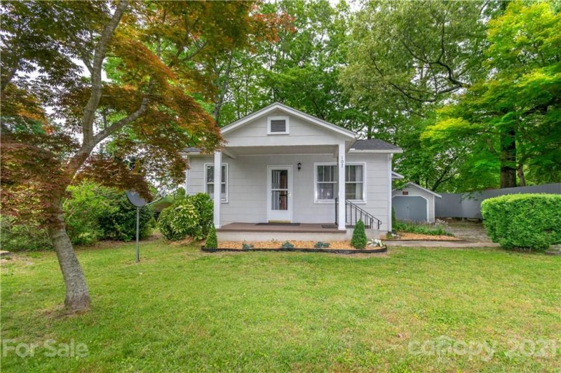 Property image 2 at 107 Allen Road, East Flat Rock, NC 28726