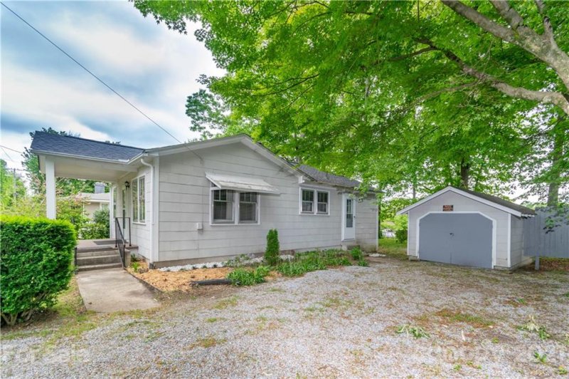 Property image 4 at 107 Allen Road, East Flat Rock, NC 28726