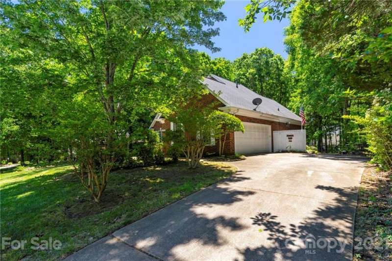 Property image 3 at 8265 Hunley Ridge Road, Matthews, NC 28104