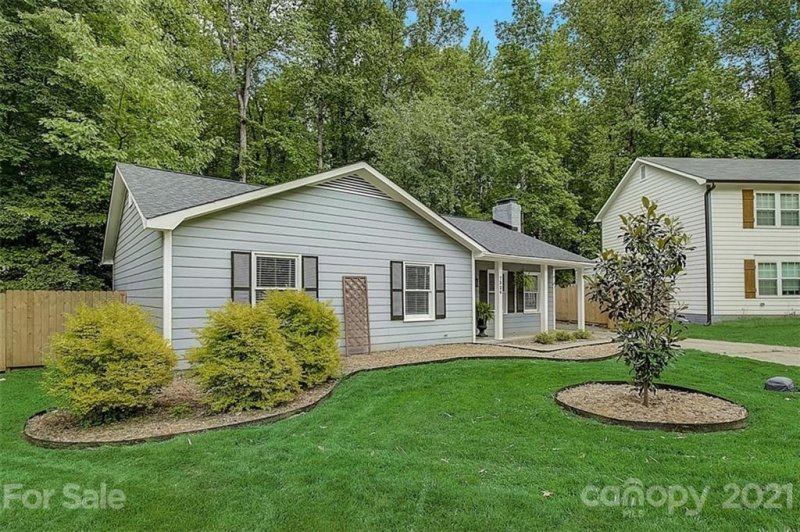 Property image 3 at 7326 Rockwood Forest Lane, Charlotte, NC 28212