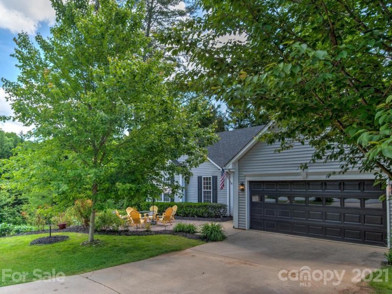 Property image 2 at 802 Cliff Rose Court, Fletcher, NC 28732