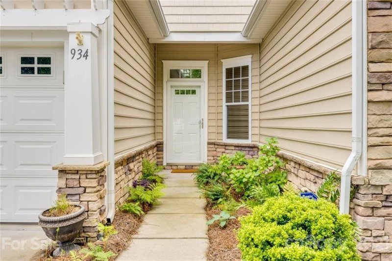 Property image 2 at 934 Knob Creek Lane, Tega Cay, SC 29708