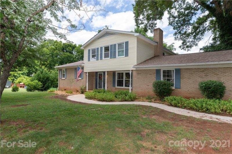 2221 Shamrock Court