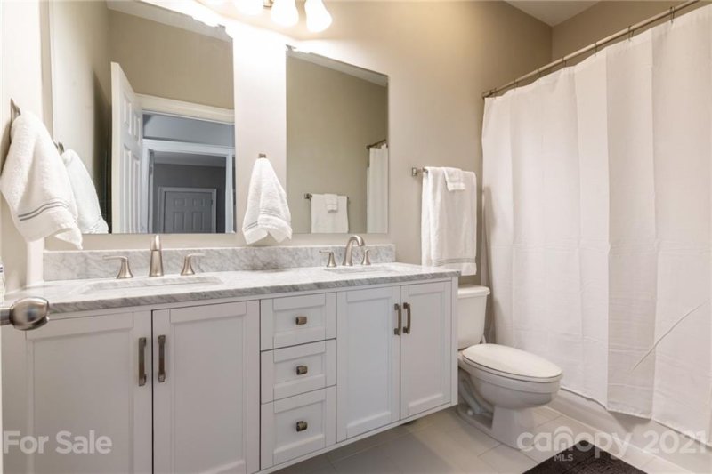 Property image 4 at 5609 Fairview Road, Charlotte, NC 28209