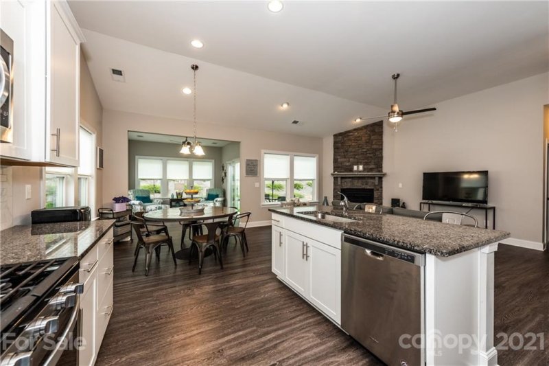 Property image 4 at 206 Paradise Hills Circle, Mooresville, NC 28115