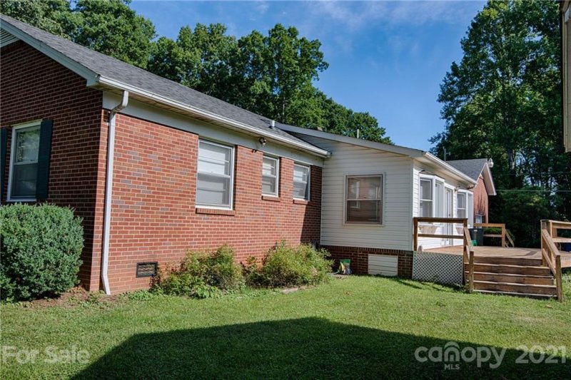 Property image 2 at 712 2nd Avenue, Conover, NC 28613