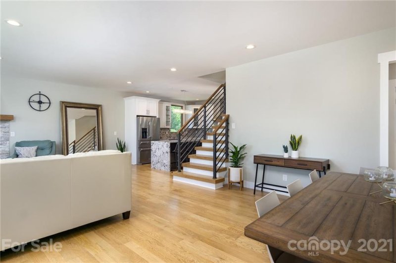 Property image 4 at 11 Pondberry Court, Asheville, NC 28806