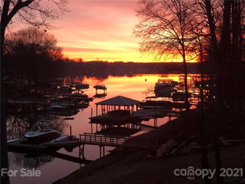 Property image 2 at 143 Crystal Circle, Mooresville, NC 28117