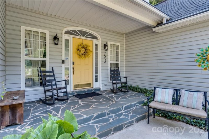 Property image 3 at 143 Crystal Circle, Mooresville, NC 28117