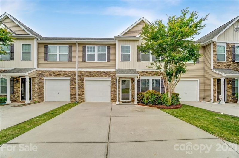 Property image 2 at 340 Battery Circle, Clover, SC 29710