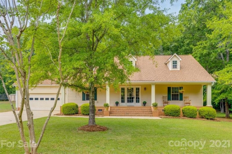 2521 Lazy Oak Drive