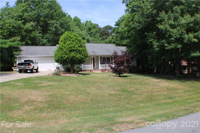 Property image 2 at 6873 Forest Manor Drive, Denver, NC 28037