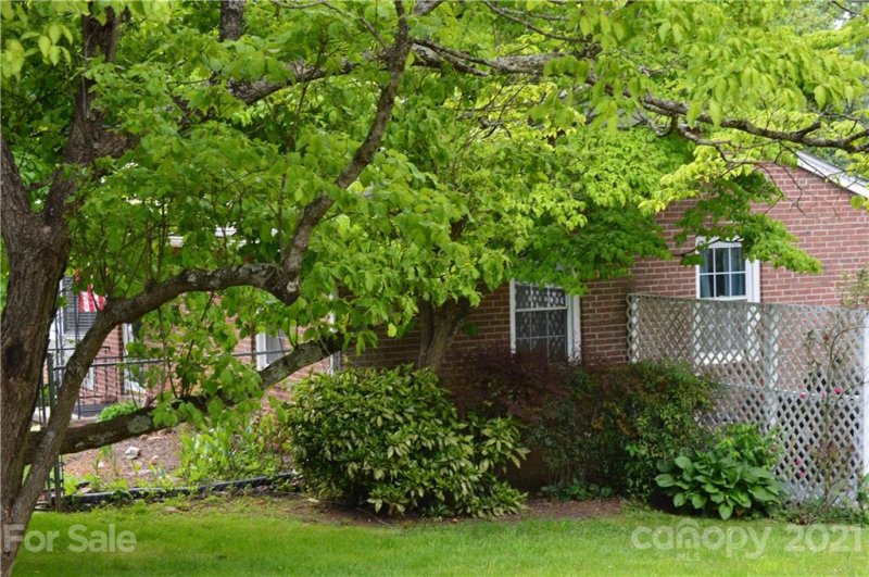 Property image 2 at 86 Winston Avenue, Asheville, NC 28803