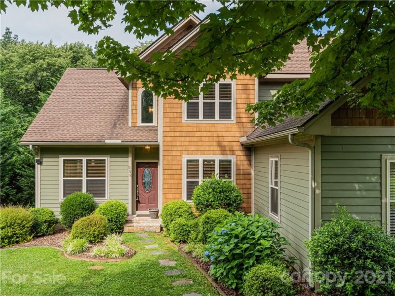 Property image 4 at 558 Grand Oaks Drive, Hendersonville, NC 28792