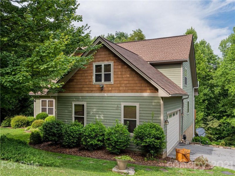 Property image 5 at 558 Grand Oaks Drive, Hendersonville, NC 28792