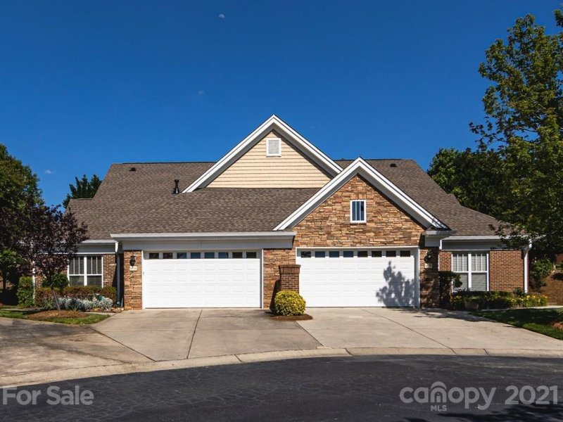 Property image 2 at 10710 Vicino Court, Matthews, NC 28105