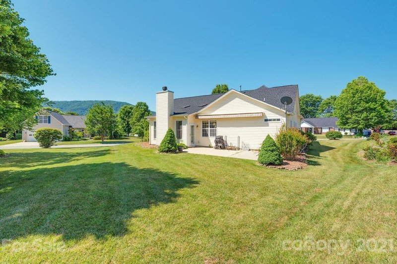 18 Meadow Walk Court