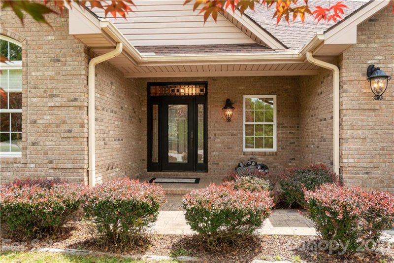 Property image 3 at 89 Dallas Drive, Hendersonville, NC 28739