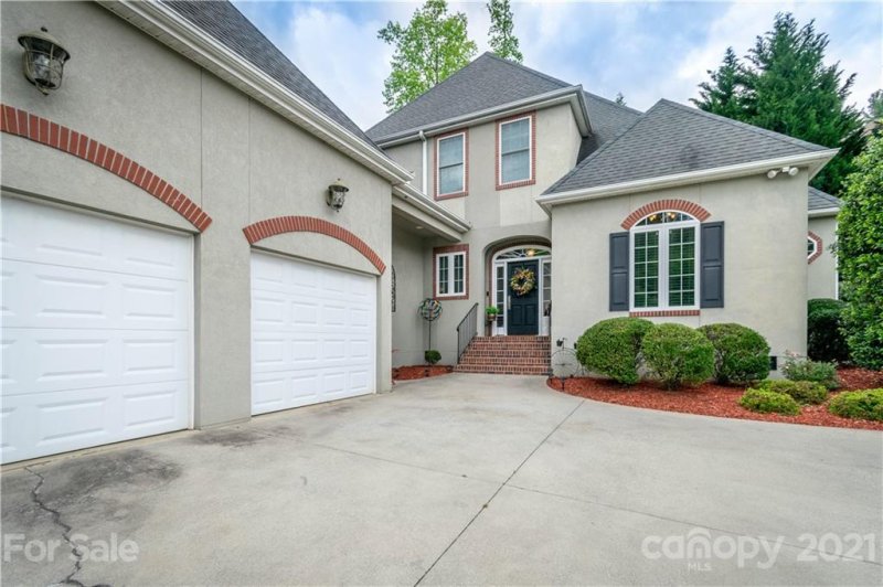 Property image 2 at 385 Mistletoe Trail, Hendersonville, NC 28791