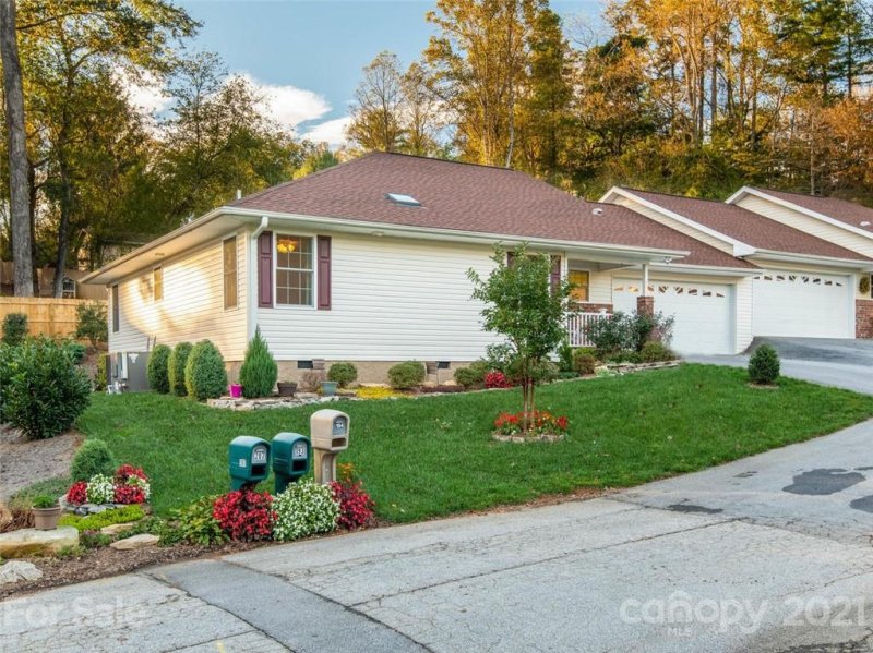 Property image 2 at 194 Allen Paul Drive, Hendersonville, NC 28791