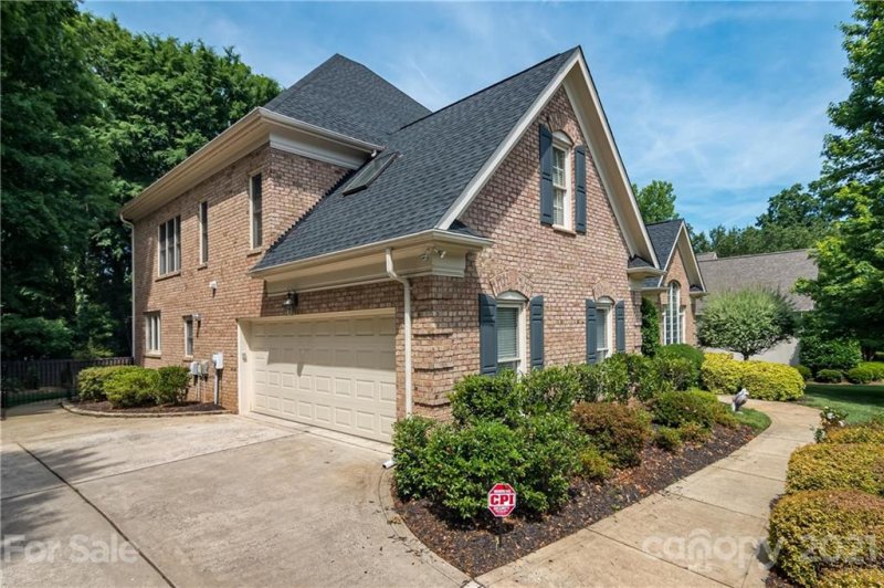 Property image 2 at 3316 Maryhurst Lane, Charlotte, NC 28226