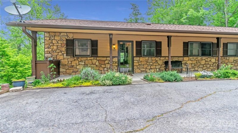 104 View De Lake Drive